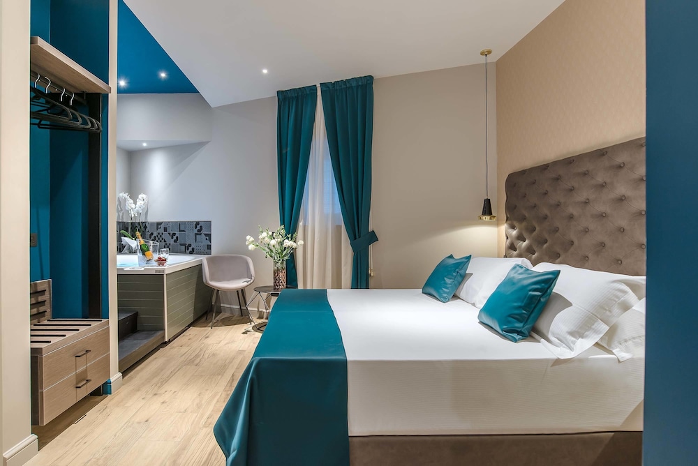 Deluxe Double Room, Jetted Tub, Ground Floor photo 2