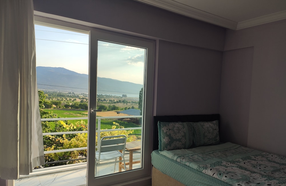 Classic Double Room, 1 Queen Bed, Lanai, Lake View