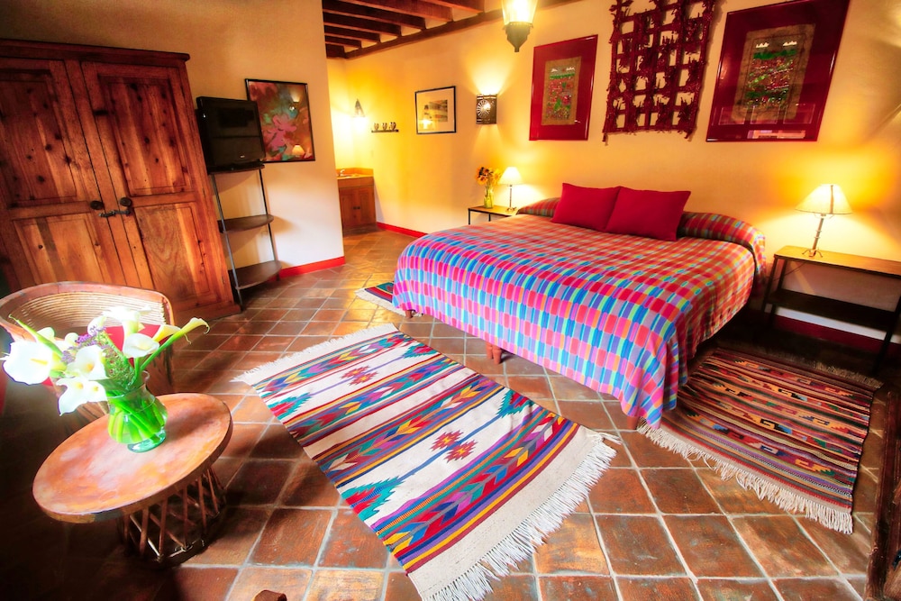 Premium Double Room, 1 King Bed, Non Smoking, Courtyard View (Rosa)