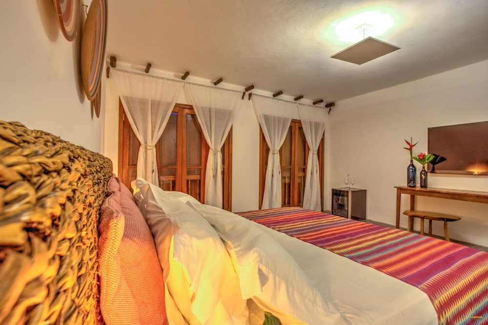 Deluxe Suite, Multiple Beds, Non Smoking, Pool View photo 3