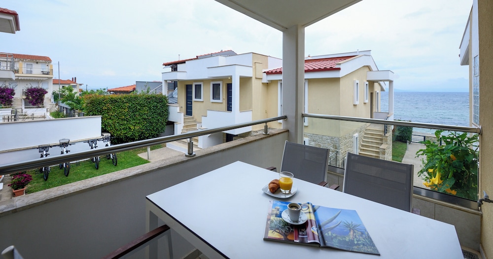 Deluxe Apartment, Partial Sea View photo 2