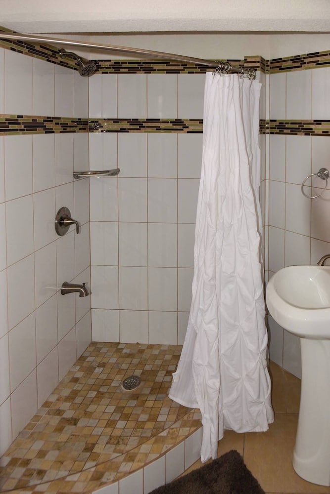 Classic Studio Suite, 1 Queen Bed, Non Smoking, Kitchenette photo 2