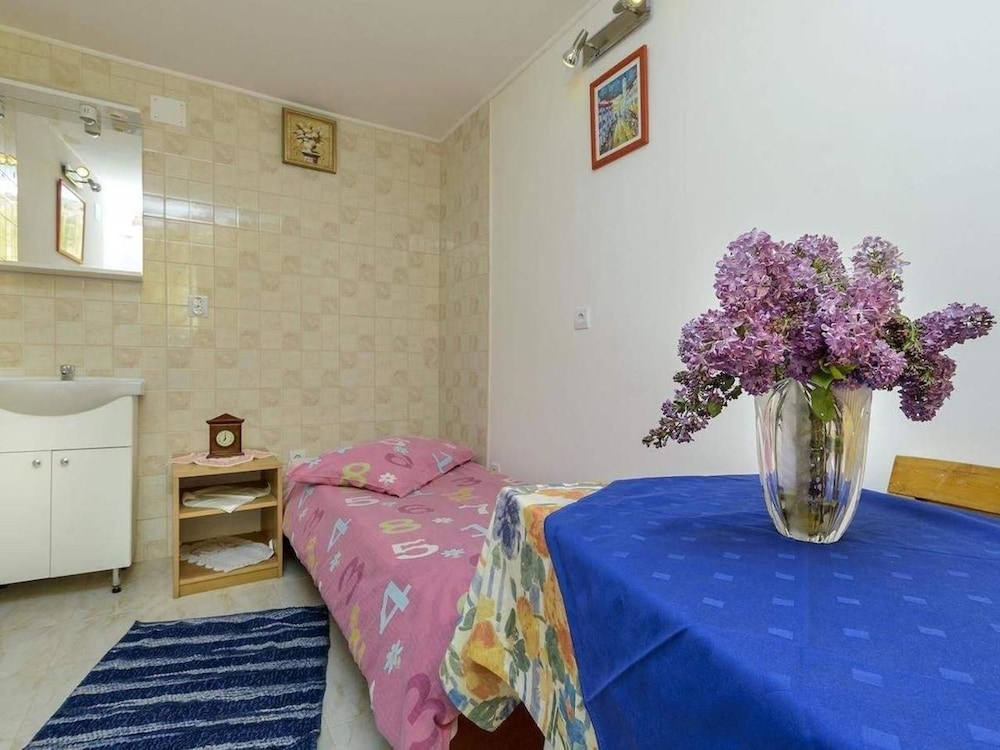 Single Room, Shared Bathroom