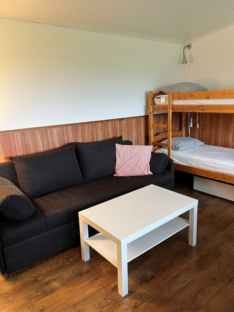 Cabin, 2 Bedrooms, Private Bathroom (9-10an) photo 2