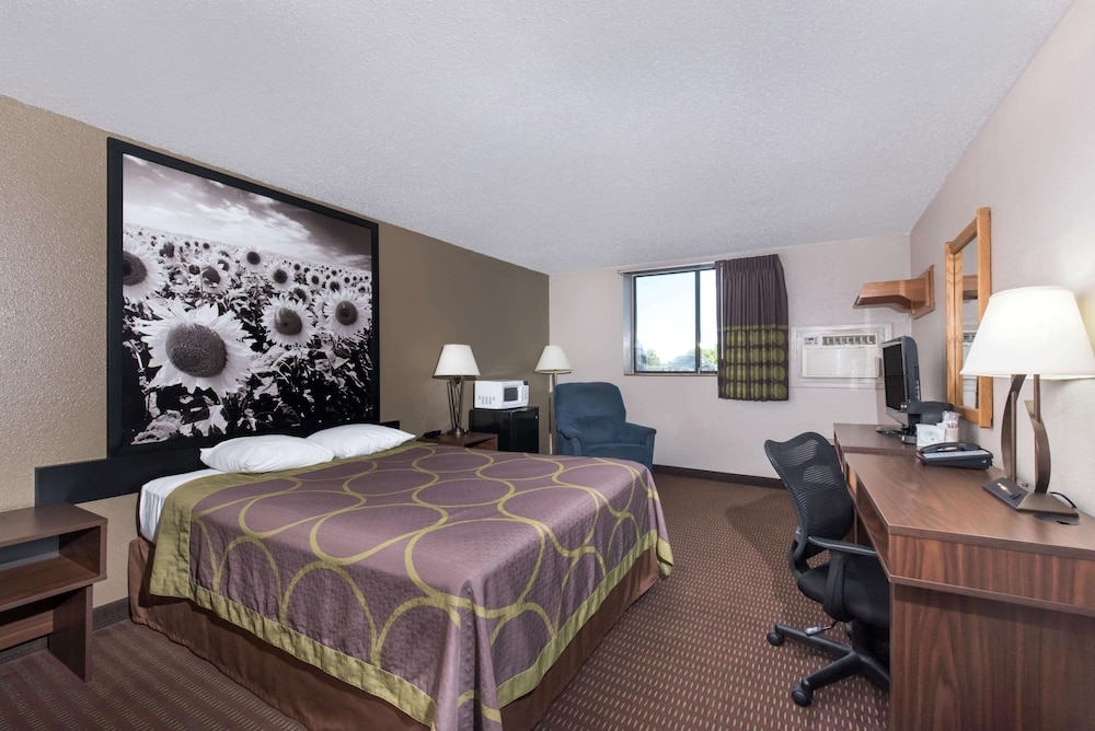 Standard Room, 1 Queen Bed - Photo 3