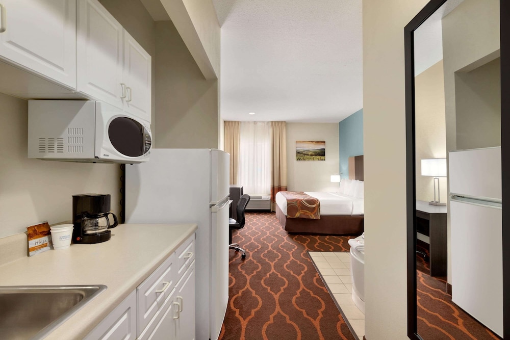 Suite, 1 King Bed with Sofa bed, Non Smoking - Photo 2