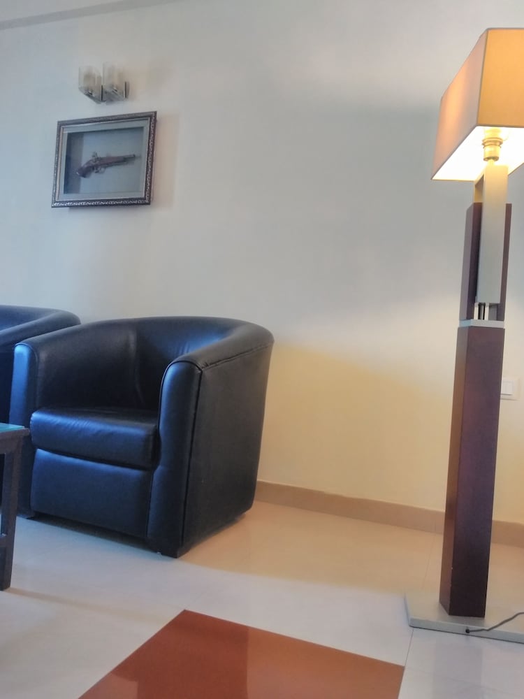 Business Suite, 1 King Bed, City View photo 1