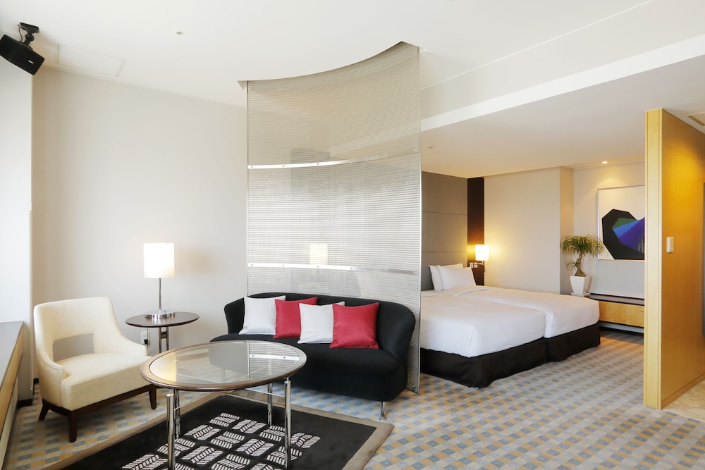 Luxury View Bath Suite (Hollywood Twin) photo 1