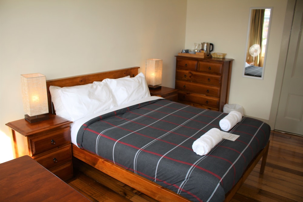 Private Double Deluxe with Shared Bathroom
