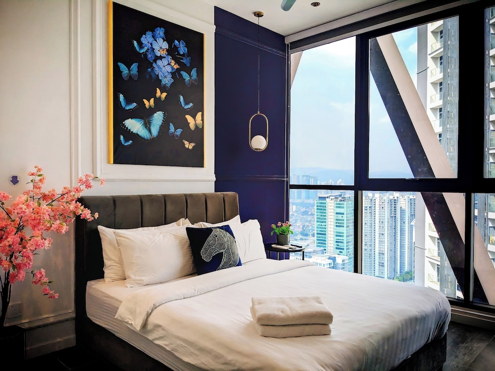 Studio Suite, City View