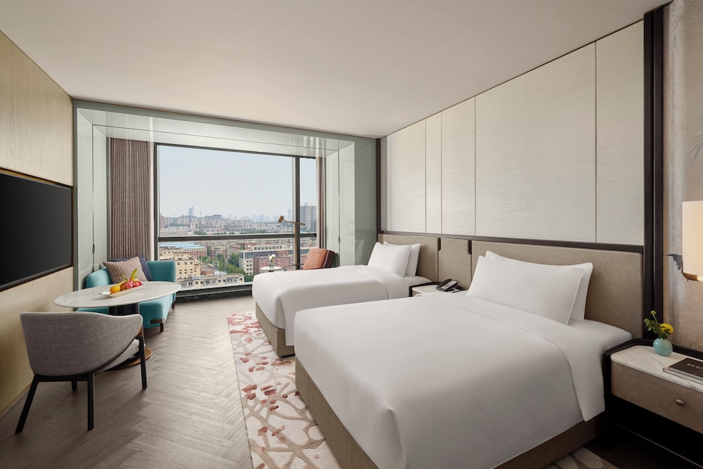 Classic Room, 2 Double Beds, Club Lounge Access, City View