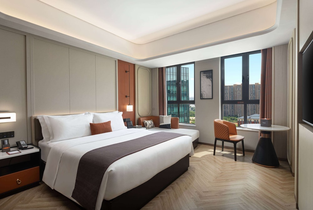 Deluxe Room, 1 King Bed, Non Smoking, City View