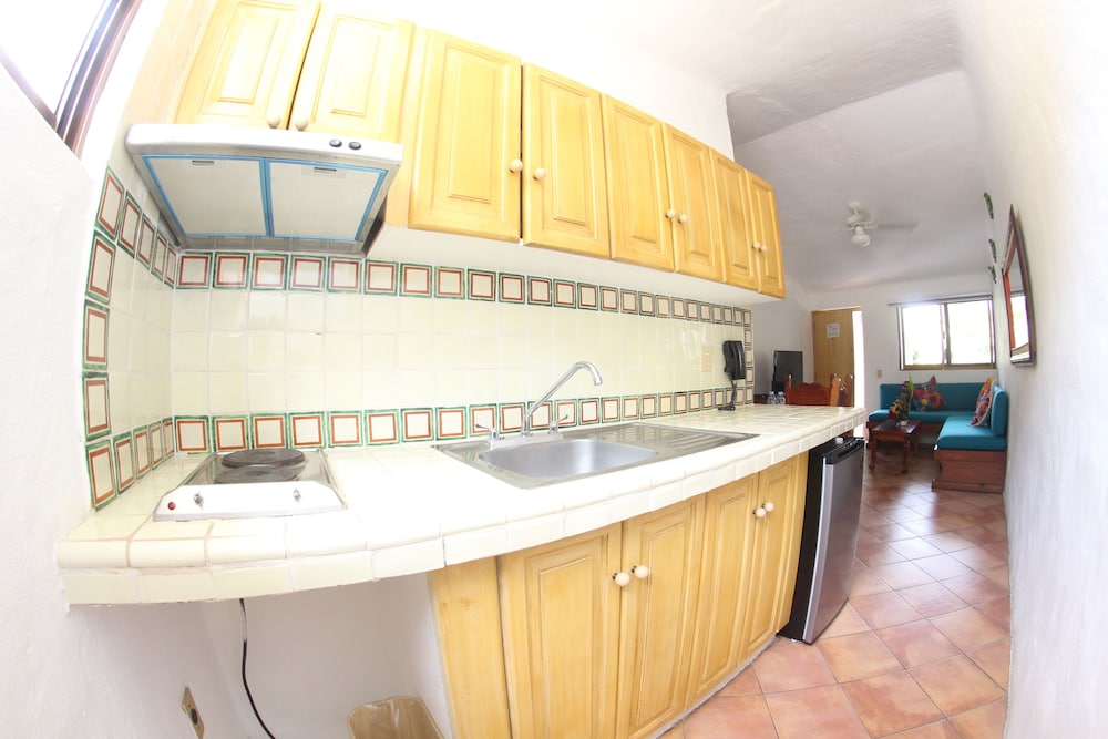Suite Two Bedroom - Photo 16