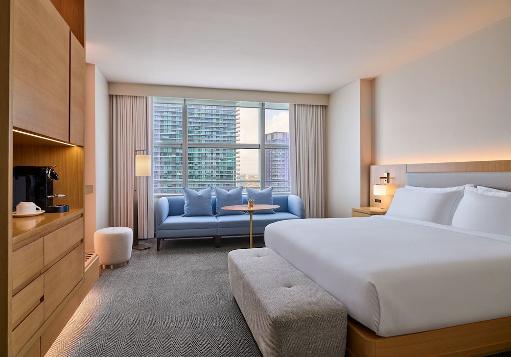 Studio, 1 King Bed, City View photo 2