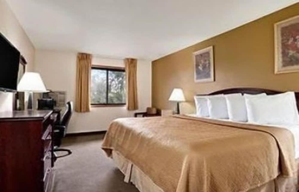 Room, 1 King Bed, Non Smoking - Photo 4