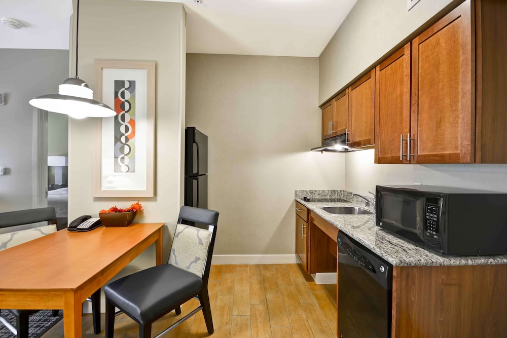 Suite, 2 Queen Beds, Accessible (Mobility & Hearing, Roll-in Shower) photo 3
