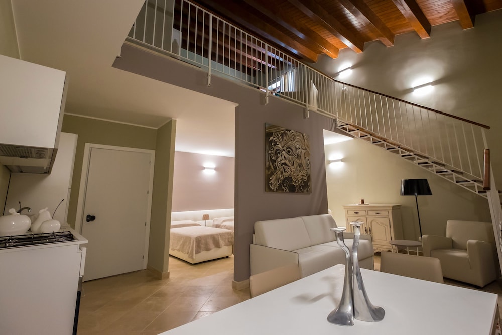 Superior Suite, Pool Access, Garden View photo 3