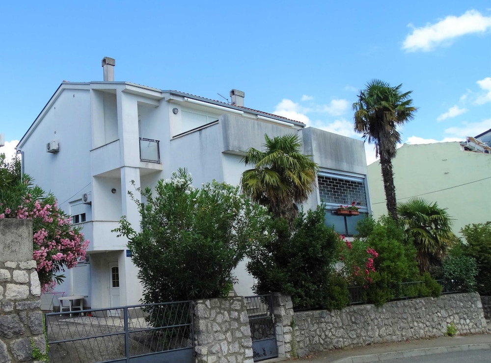 Apartment (One Bedroom Apartment with Balcony)