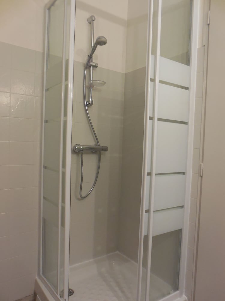 Double Room - Photo 6