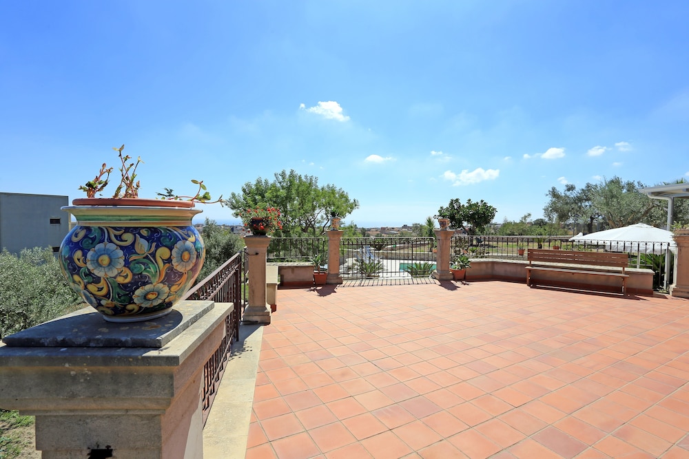 Deluxe Apartment, Sea View (First Floor)