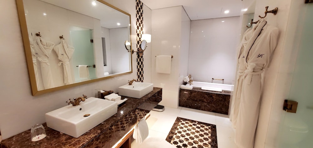 Royal Suite, 2 Bedrooms photo 3