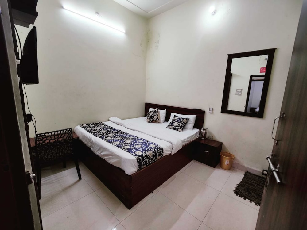 Standard Double Bed AC Room photo 3