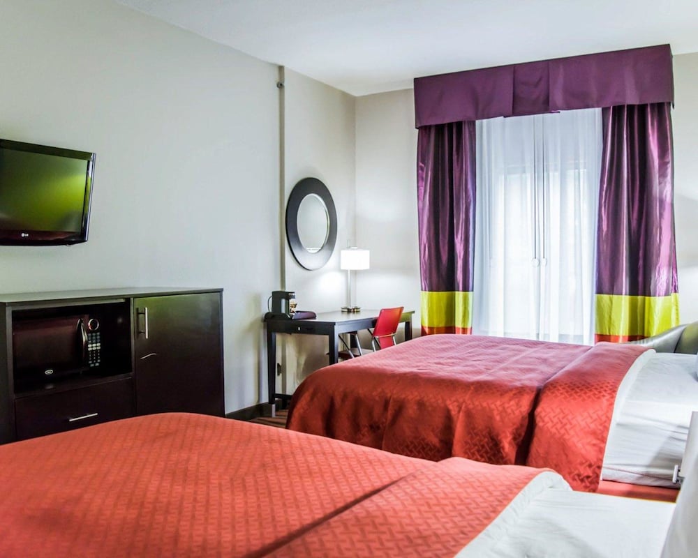 Standard Room, 2 Queen Beds, Non Smoking photo 2