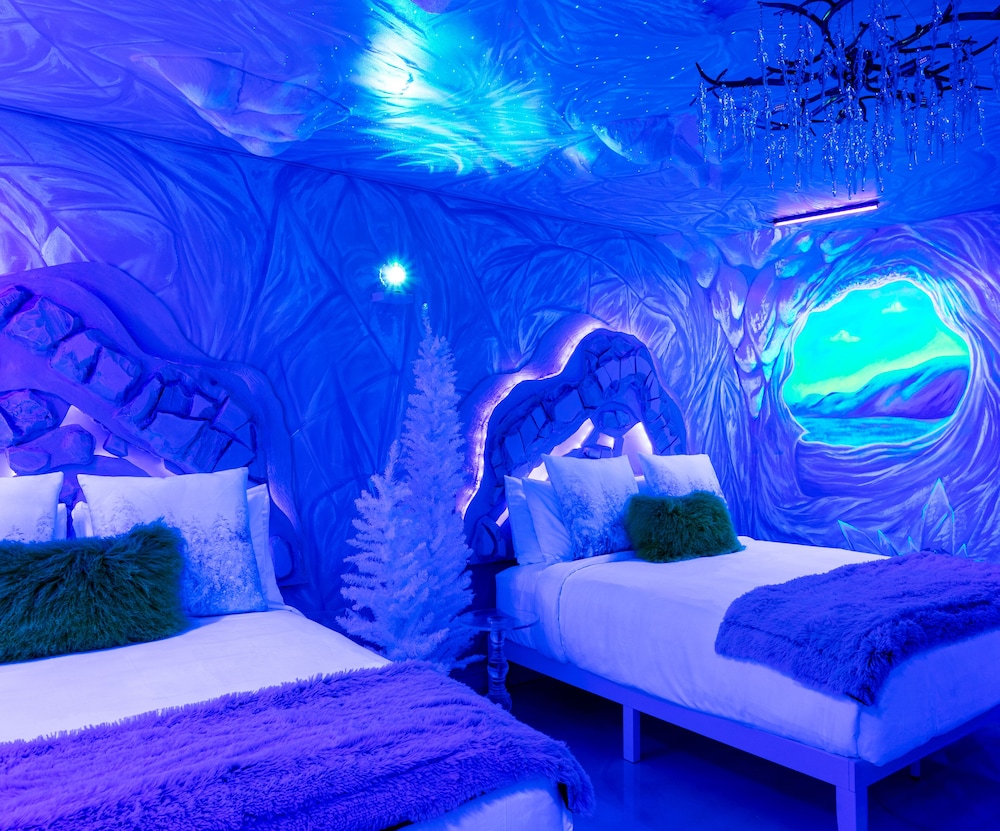 Ice Castle Double Queen photo 1