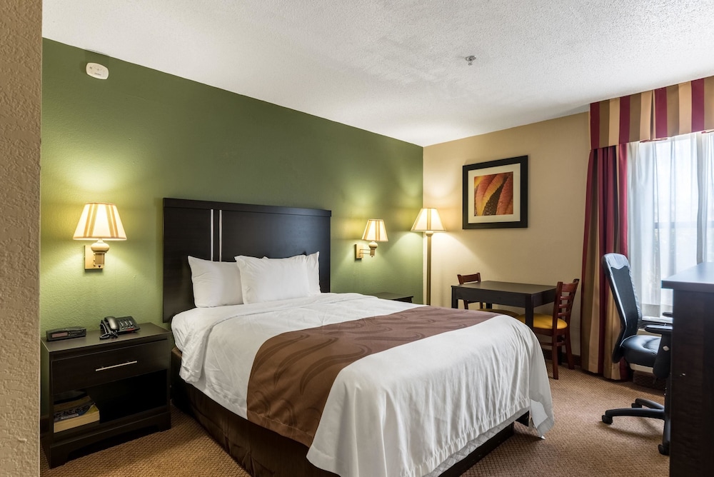 Suite, 1 King Bed, Non Smoking (Upgrade) - Photo 2