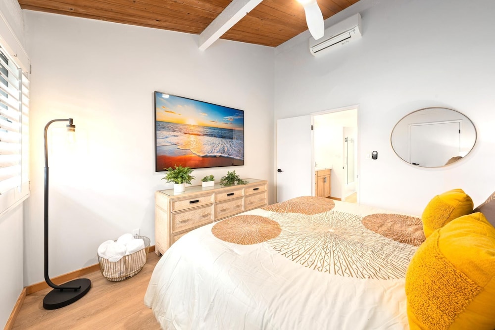 Condo, 2 Bedrooms, Balcony, Oceanfront (NAP-C32t) photo 2