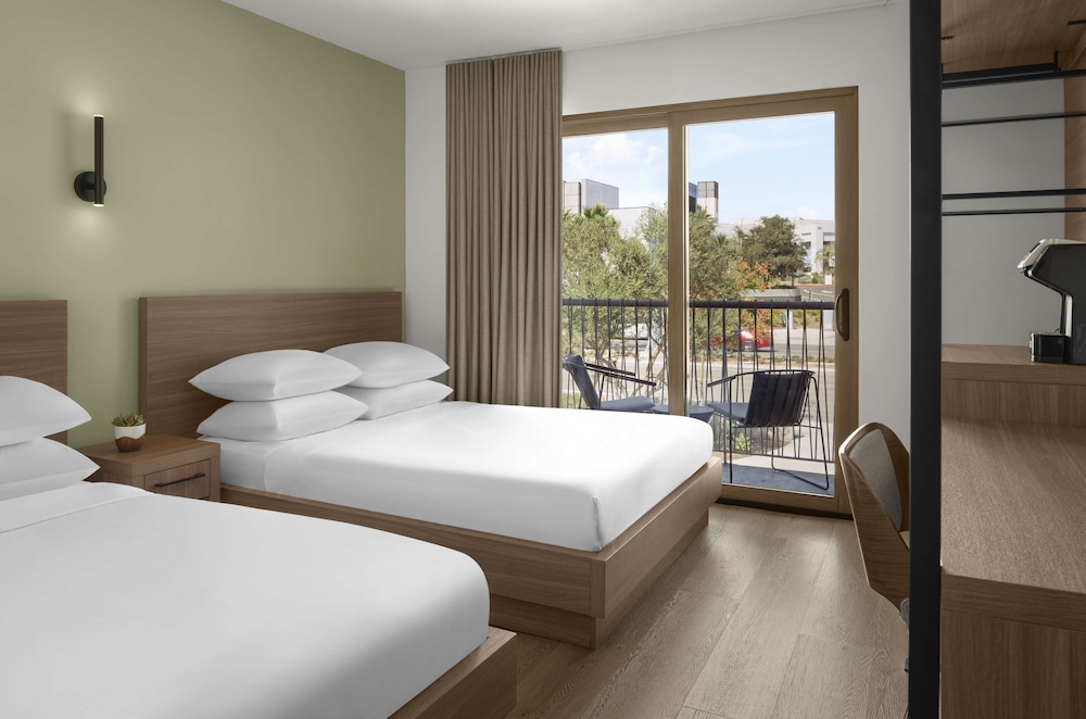 Basic Room, 2 Double Beds, Balcony - Photo 4