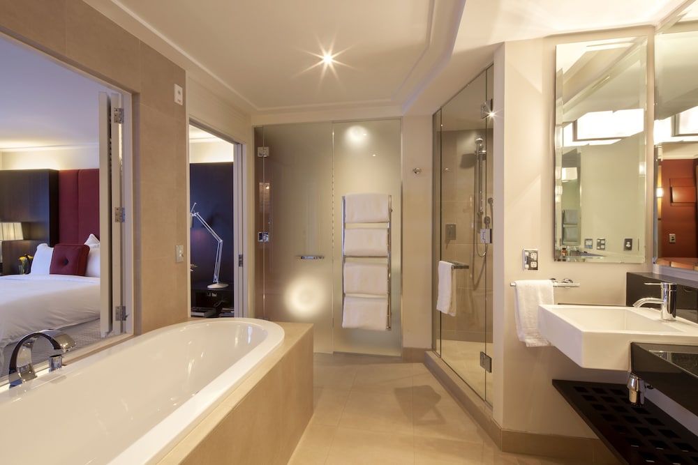 Deluxe Suite photo 3