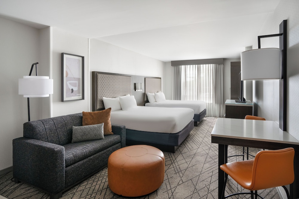 Room, Multiple Beds, Kitchenette (Den Guestroom) photo 1