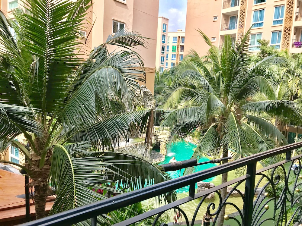 Executive Apartment, 2 Bedrooms, Terrace, Pool View photo 3