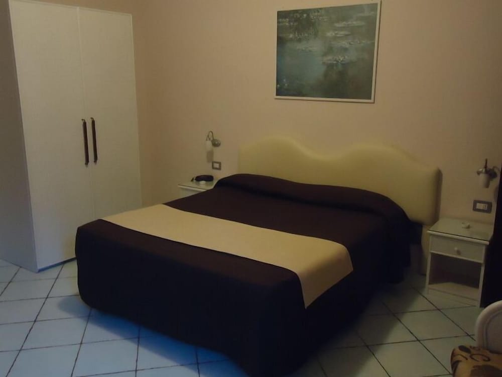 Standard Double Room, 1 Bedroom, Accessible, Ground Floor photo 3