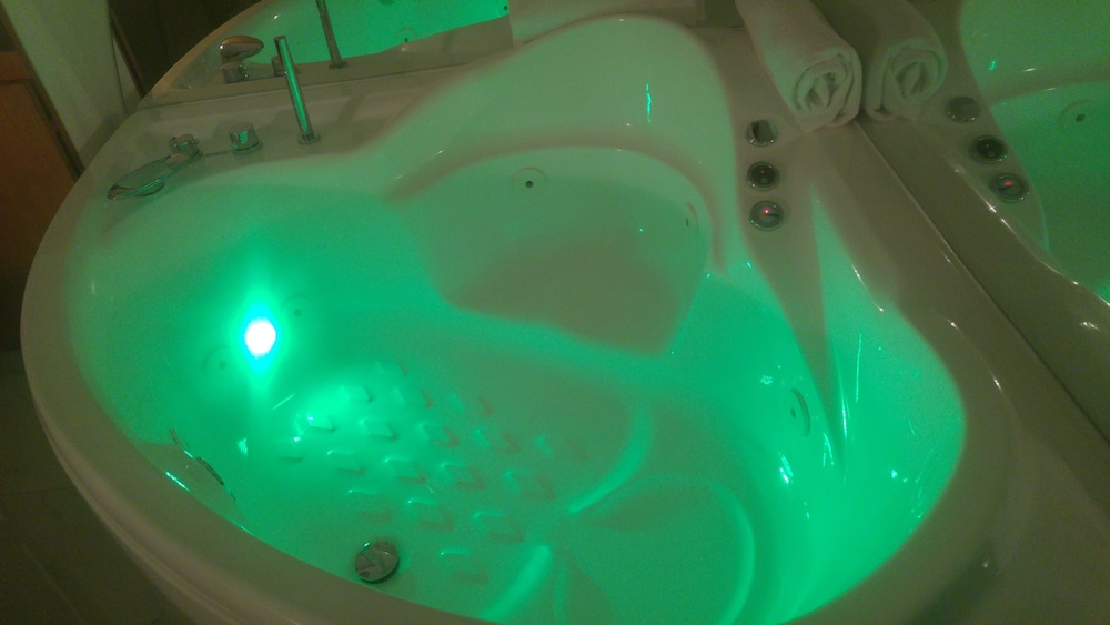 Romantic Double Room, Hot Tub - Photo 12