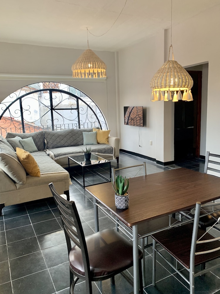 Family Apartment, 3 Bedrooms, City View photo 2