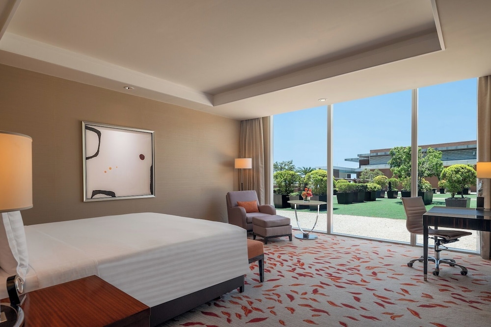 Deluxe Room, 1 King Bed, Garden View (Grand)