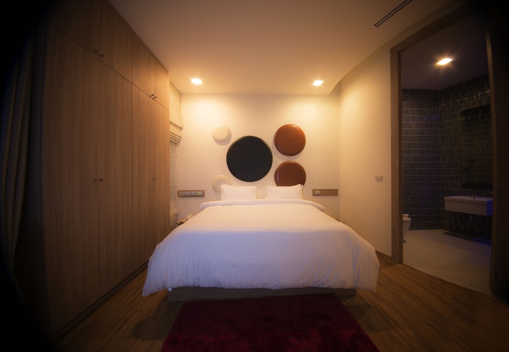 Family Penthouse, 2 Bedrooms, Lake View, Corner photo 2