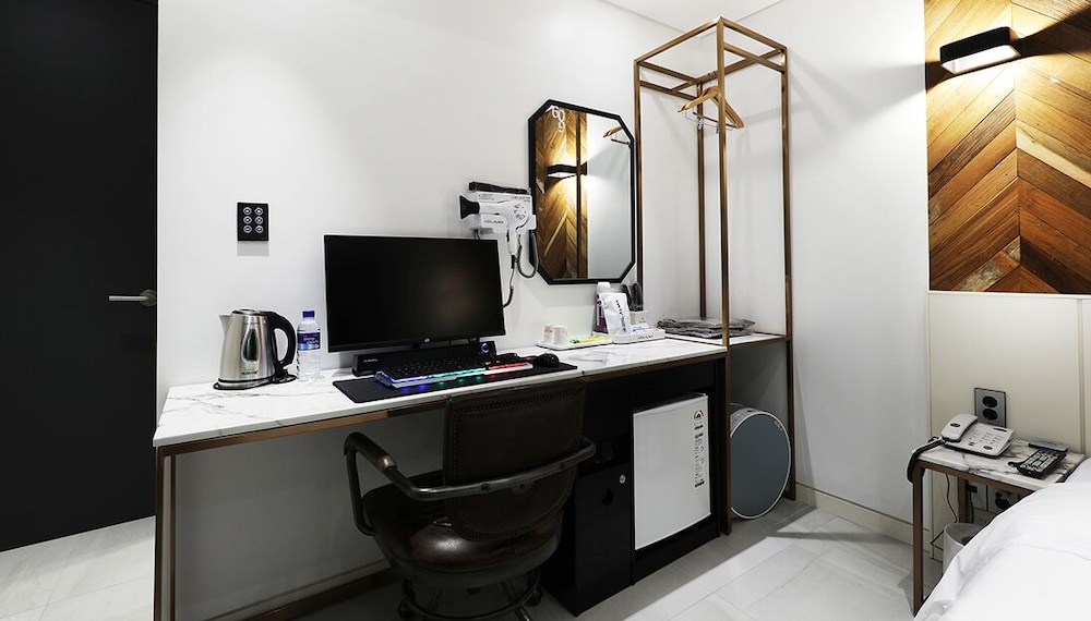 Deluxe Room - Photo 10