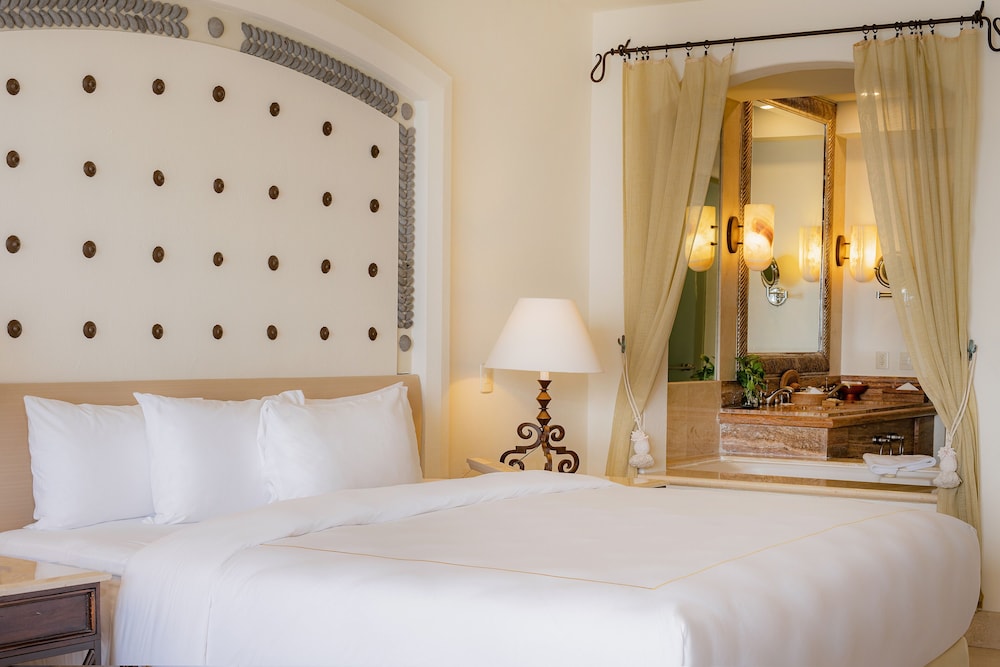 Junior Suite Ocean View King - Photo 1