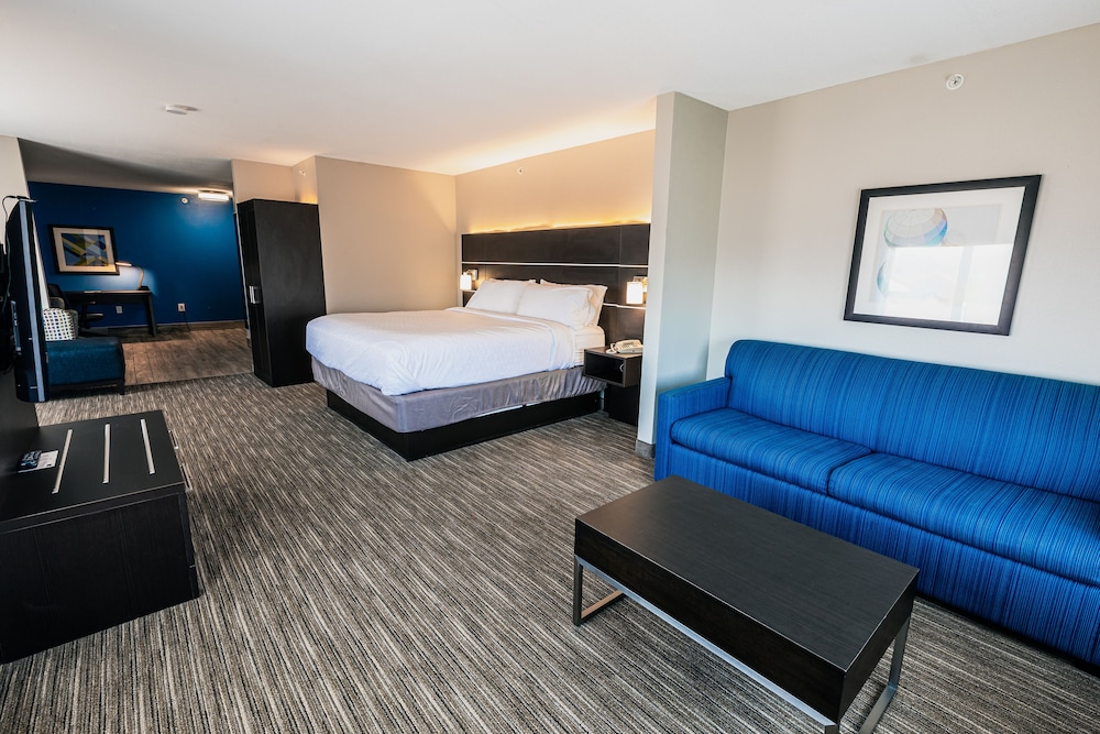 Suite, 1 King Bed, Non Smoking - Photo 5