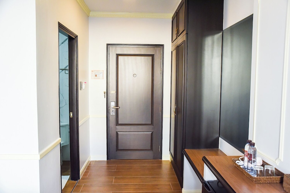Senior Twin Room, City View photo 3