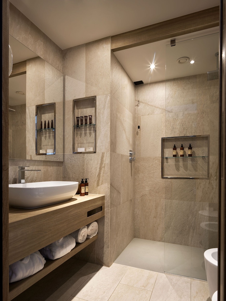 Deluxe Double Room, Non Smoking - Photo 4