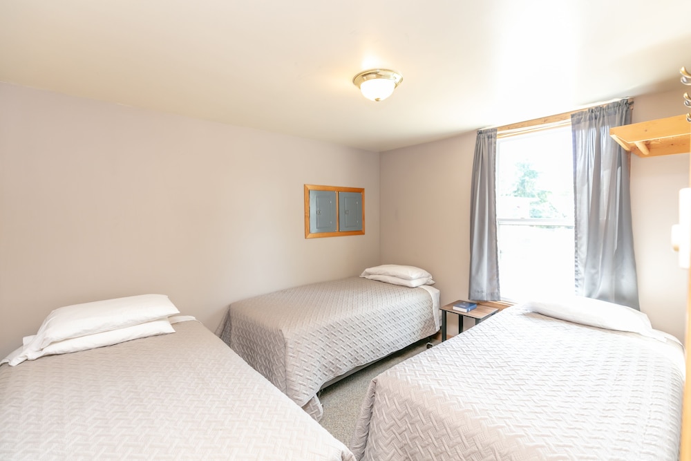 Cabin, 2 Bedrooms (Sleeps 6) photo 2