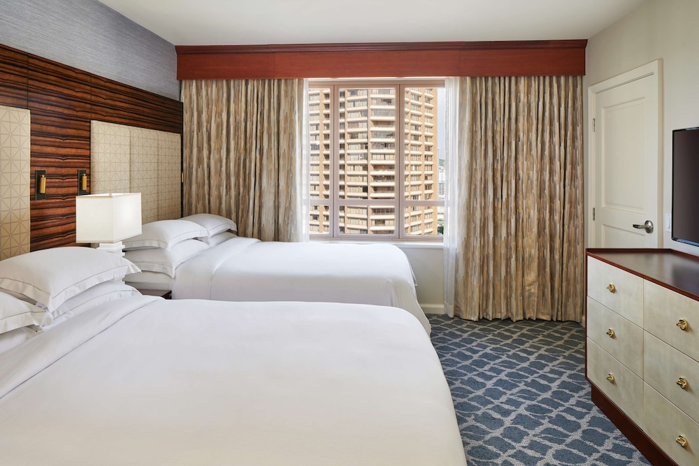 Suite, 1 Bedroom, Accessible, City View (Hearing, Roll-in Shower, LTD Ocean Vw)