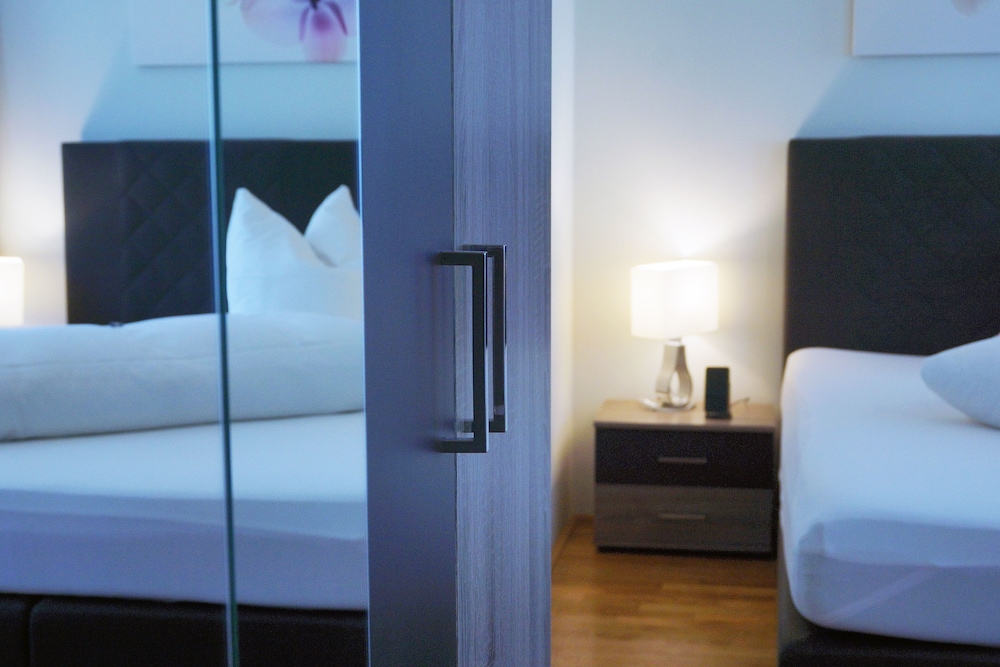 Classic Double Room, 1 King Bed, Non Smoking photo 1