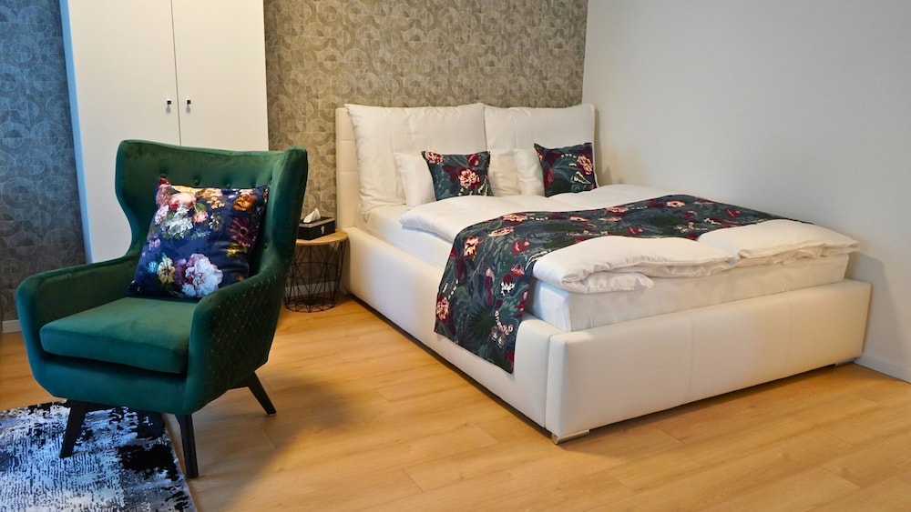 Economy Studio Suite photo 2