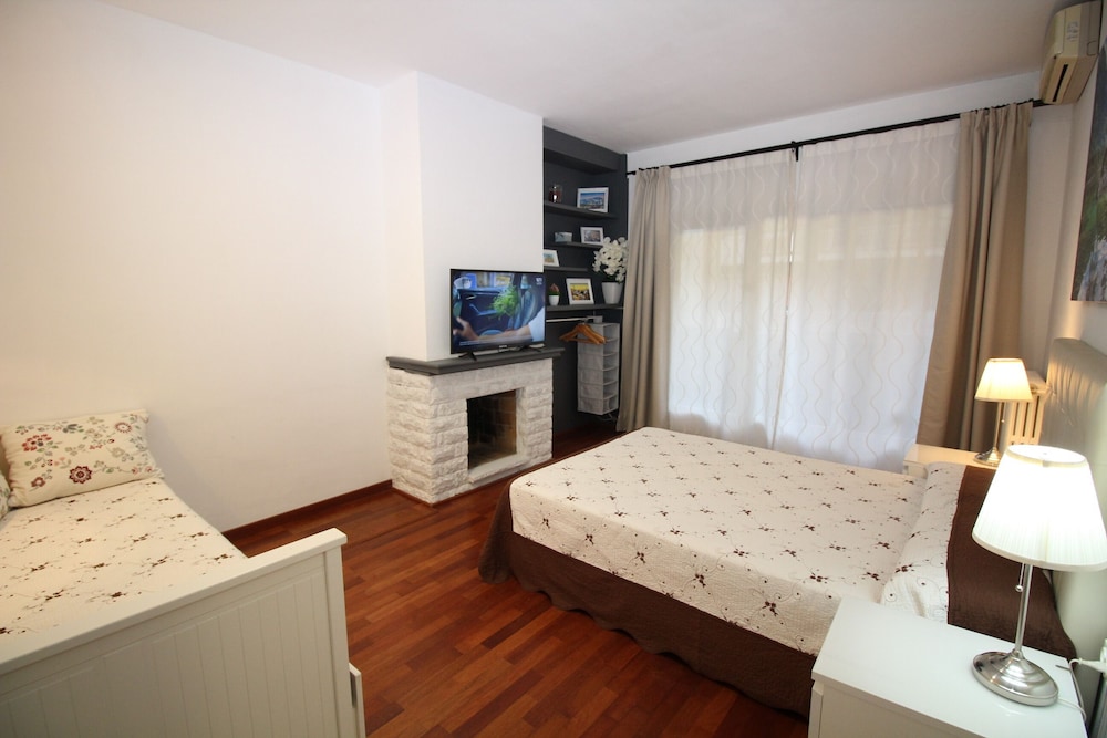 Habitación Cuádruple, 2 Camas Dobles, Baño Compartido, Vista a la Ciudad