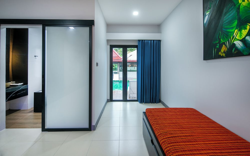 Deluxe Room, Pool Access - Photo 7